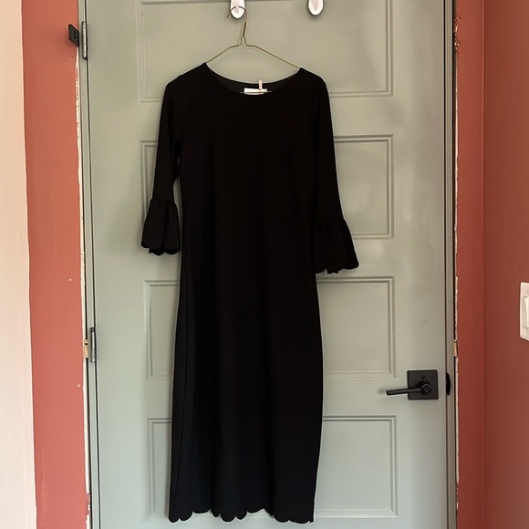 Chic in Scallops Dress - Picture 2 of 5